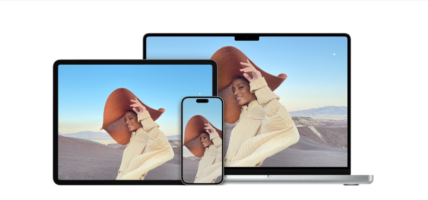 Žena s klobúkom na obrazovkách zariadení Apple