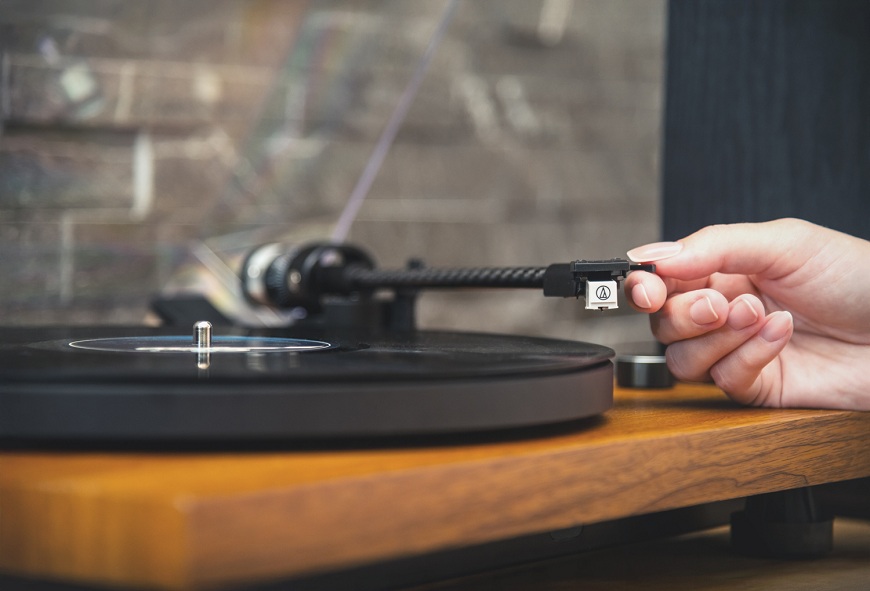 Moderné a štýlové počúvanie s rádiom JVC jvc_audiotechnika_gramofon_prenoska_japonska