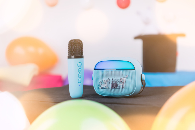 Modrý reproduktor gogen bob a bobek party