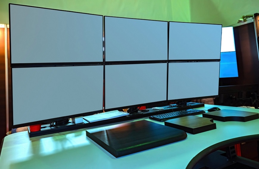 Ako pripojiť monitor k notebooku? Prepojené monitory cez dokovaciu stanicu na PC stole