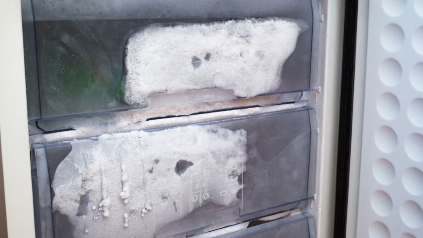 Najčastejšie poruchy chladničiek a 7 tipov, ako im predchádzať námraza na zásuvkách mrazničky