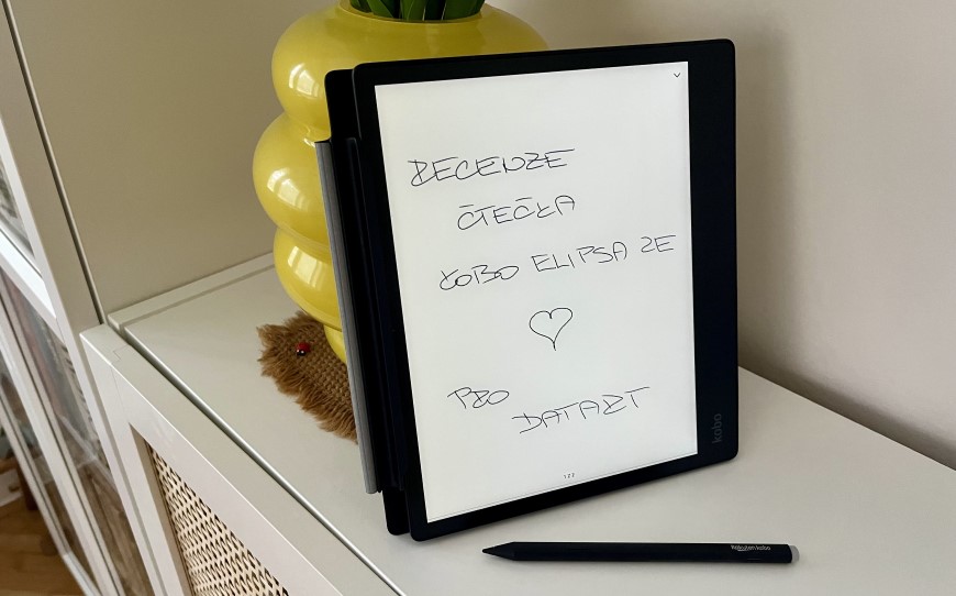 Recenzia: Čítačka e-kníh Kobo Elipsa 2E – Slúži na čítanie alebo písanie? Vlastne na oboje! Čítačka e-kníh Kobo Elipsa 2E so zapnutým displejom