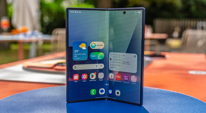 Tipy na darčeky pre ženy: Čím urobiť radosť manželke, maminke, kamarátke alebo napríklad sestre? Samsung Galxy Z Fold7