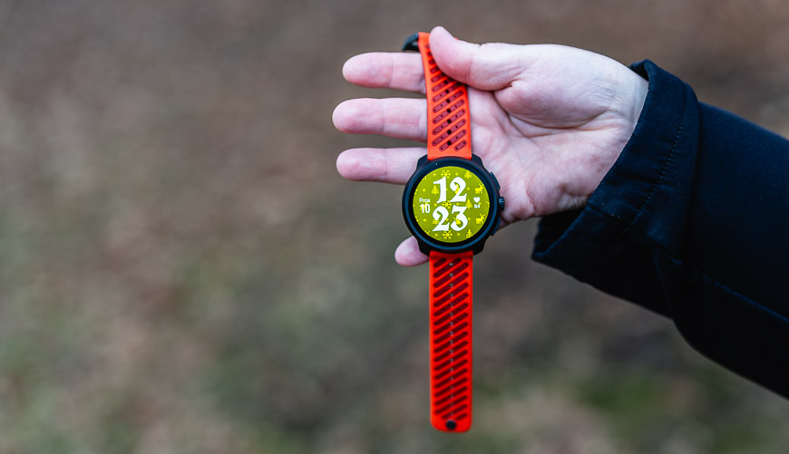 Recenzia: Inteligentné hodinky Suunto Race 2 sú dôstojným sparing partnerom hodinky Suunto Race 2 vystavené v dlani