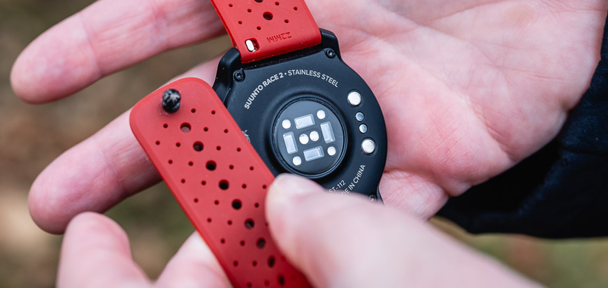 Recenzia: Inteligentné hodinky Suunto Race 2 sú dôstojným sparing partnerom pohľad na snímací senzor hodiniek Suunto Race 2