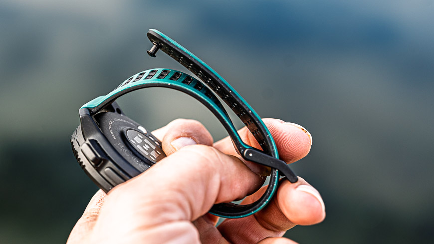 Recenzia: Suunto Vertical 2 – Najlepší parťák každého dobrodruha Hodinky Suunto Vertical 2 v ruke.