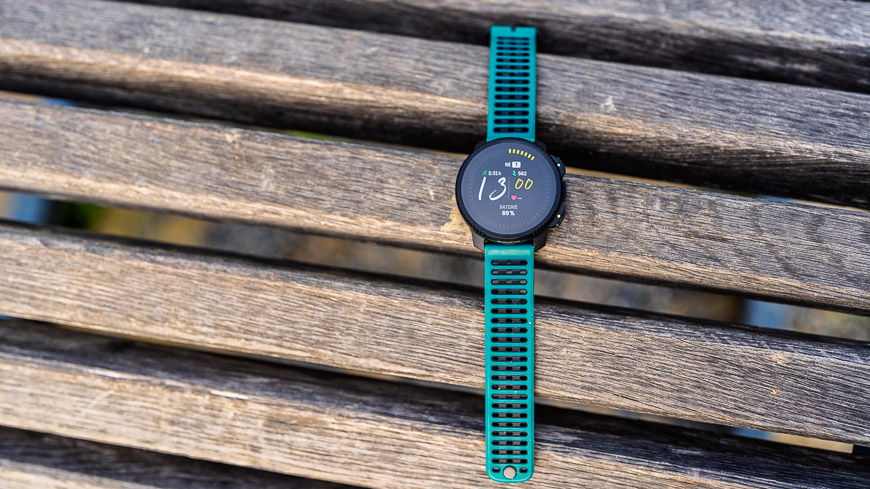 Recenzia: Suunto Vertical 2 – Najlepší parťák každého dobrodruha Hodinky Suunto Vertical 2 so zeleným náramkom.