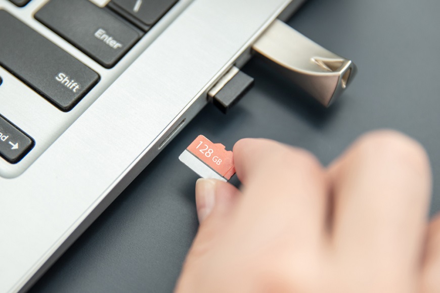 Ako prepojiť mobil s TV alebo s PC? Micro SD karta