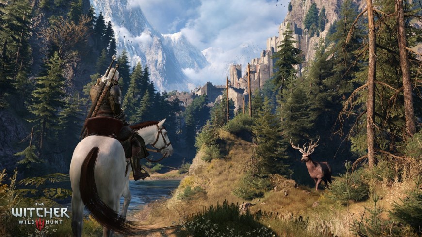 Zaklínač 3 znovu ožíva. Čaká nás nové DLC alebo ide len o dokonale pripravenú ilúziu? Geralt z Rivie sedí na koni v lese a pozerá na jeleňa.