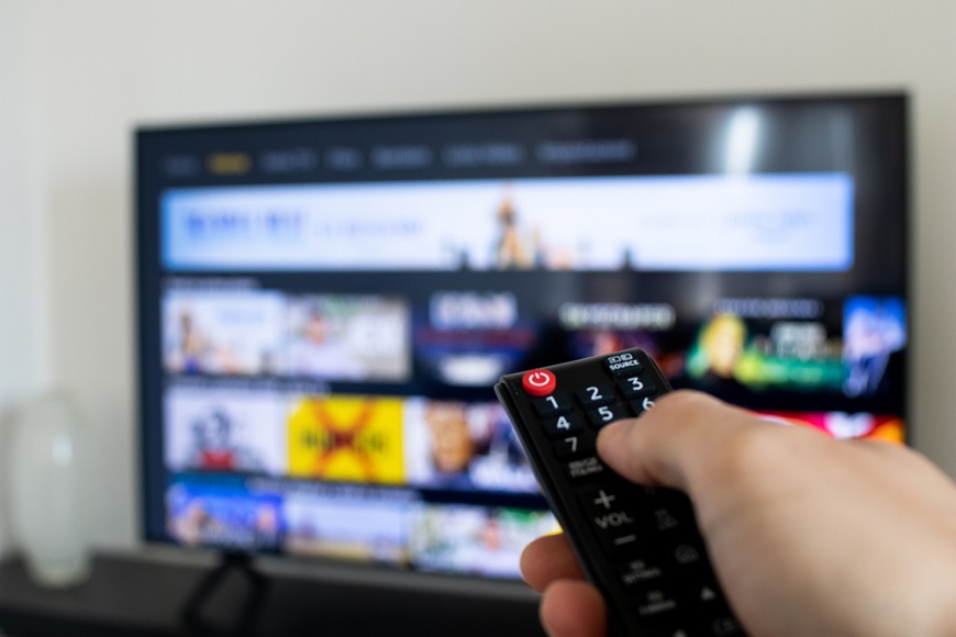 Ovládač namierený na televíziu