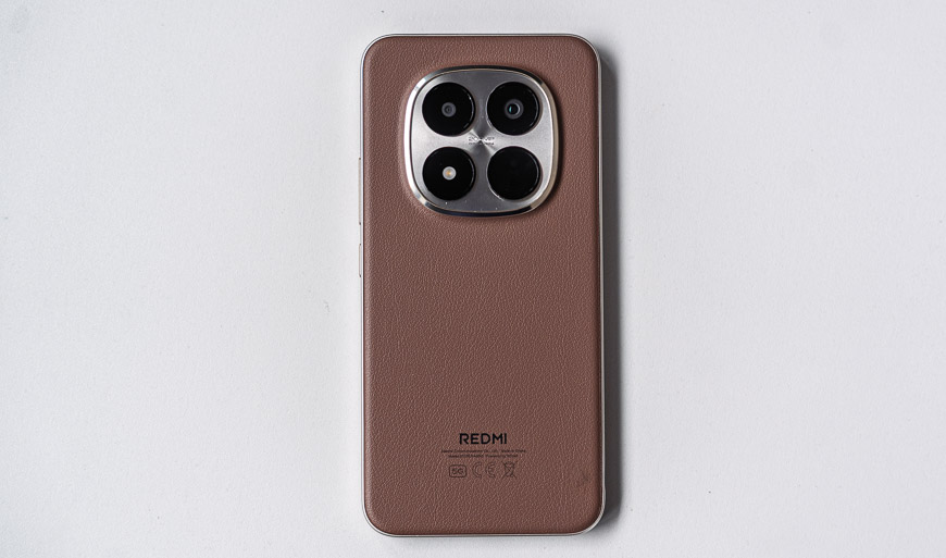 Recenzia: Xiaomi REDMI Note 15 Pro+ 5G – Štýlový mobil, ktorý len tak nevybijete zadná strana mobilu Xiaomi Redmi Note 15 Pro+