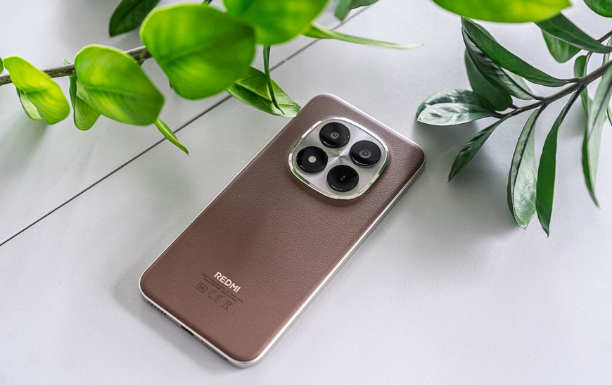 Recenzia: Xiaomi REDMI Note 15 Pro+ 5G – Štýlový mobil, ktorý len tak nevybijete pohľad na zadnú stranu telefónu Xiaomi Redmi Note 15 Pro+