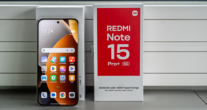 Recenzia: Xiaomi REDMI Note 15 Pro+ 5G – Štýlový mobil, ktorý len tak nevybijete telefón Redmi Note 15 Pro+ vedľa originálnej krabičky od balenia
