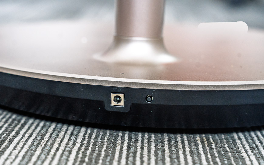 Recenzia: Televízor Thomson Go Plus vás bude verne nasledovať v podstate kamkoľvek konektor pre dobíjanie TV Thomson Go Plus
