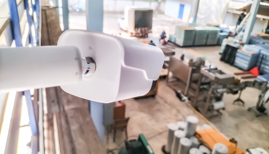 IP kamera sníma skladové priestory