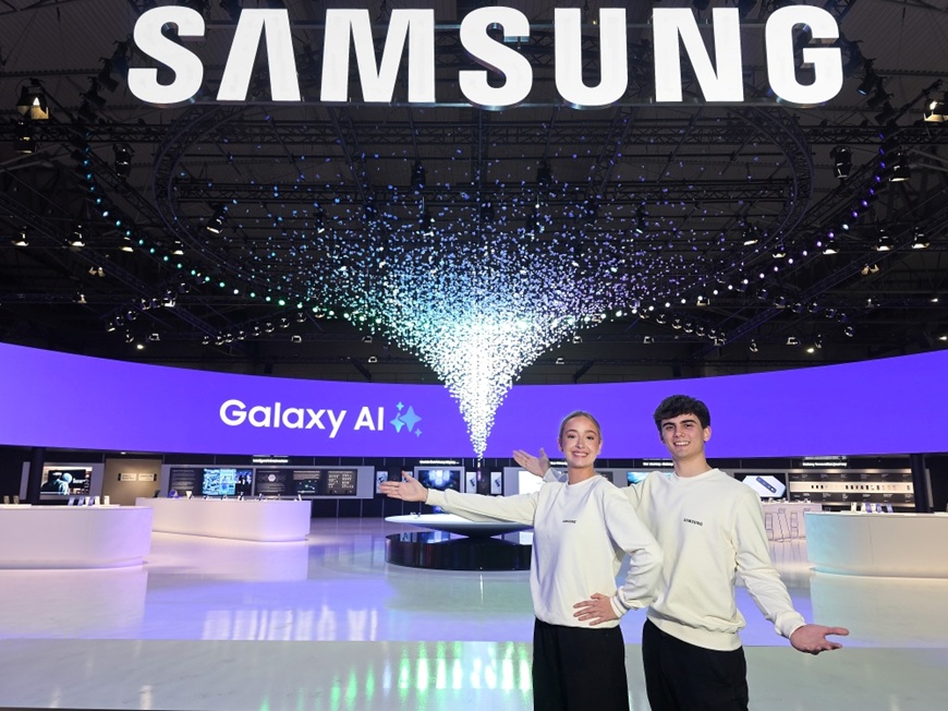 Inteligentné okuliare od Samsungu by mohli vedieť prekladať jedálny lístok priamo z okuliarov Predstavenie Samsung Galaxy AI vo veľkej sále