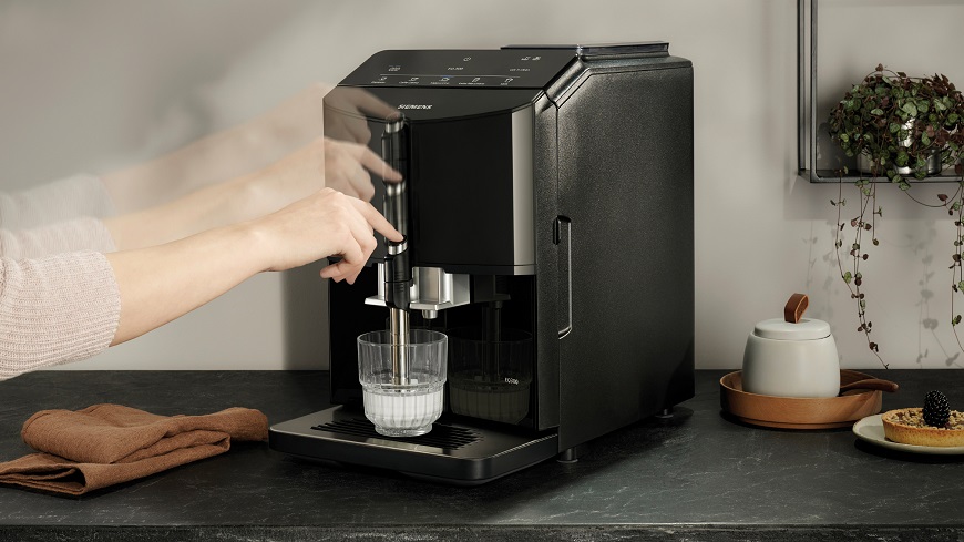 nastavenie výšky šálky pri príprave kávy v kávovare Siemens EQ300 pripravuje
