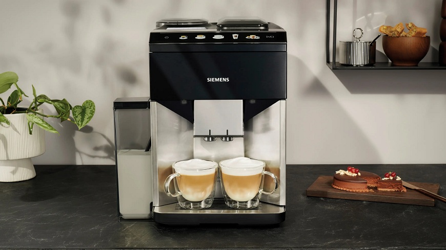 Automatický kávovar Siemens EQ500 Integral TQ517R03 na kuchynskej linke