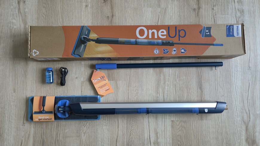 Časti mopu Philips OneUp položené na podlahe aj s krabicou.