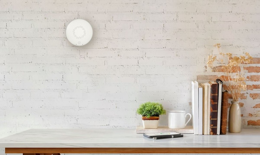 Zákerný radón potichu ničí naše zdravie. Airthings ponúkajú riešenie, ako ho odhaliť včas senzor Airthings Wave Radon na zdi