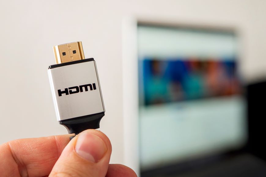 Ako prepojiť tablet s televízorom? detial na koniec konektora HDMI kábla