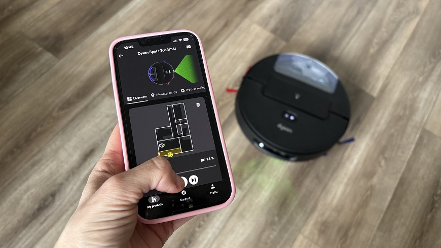 Aplikácia pre kontrolu nad upratovaním robotického vysávača Dyson Spot+Scrub AI.