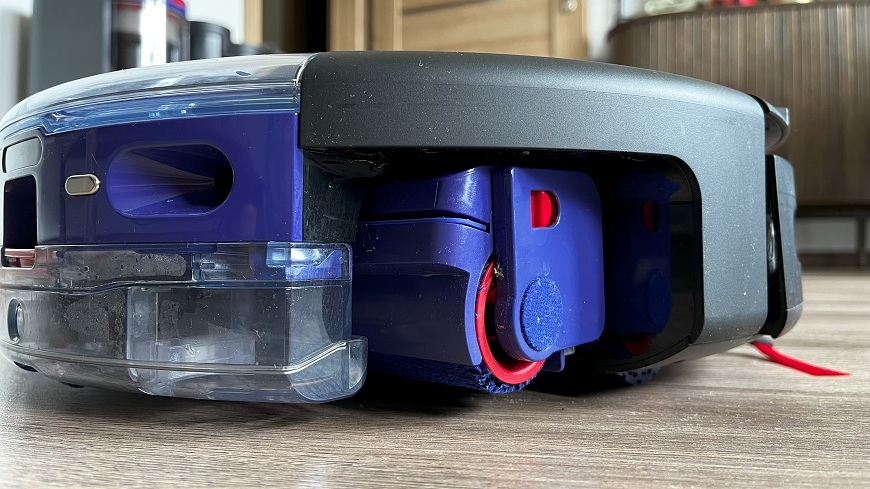 Detail na robotický vysávač Dyson Spot+Scrub AI