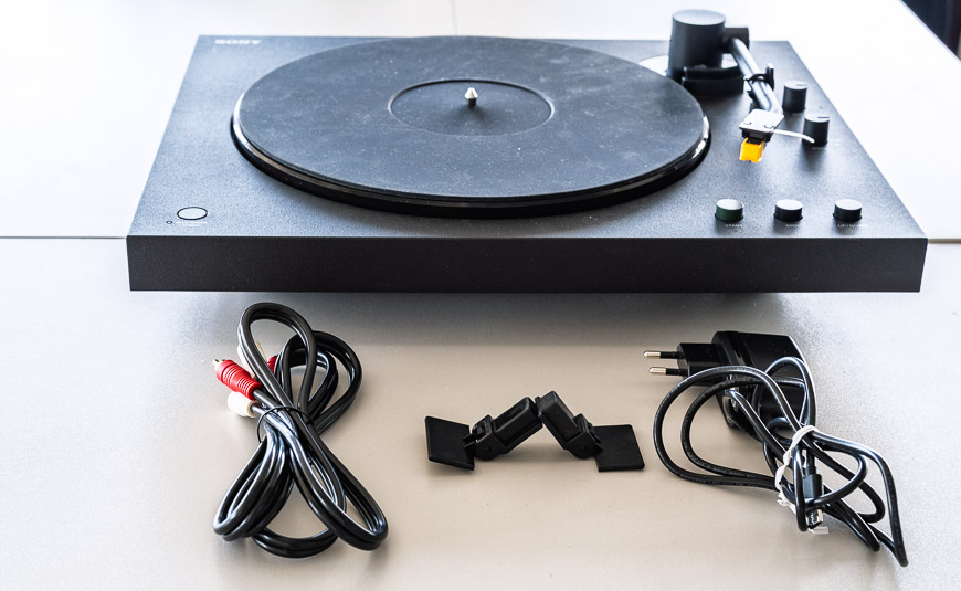 Recenzia: Sony PS-LX5BT hrá do tanca aj počúvania. A ešte ako! gramofón Sony PS-LX5BT so všetkými káblami