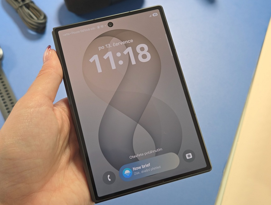 Samsung Galaxy Z Fold8.