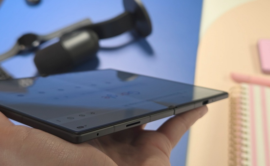 Samsung Galaxy Z Fold8.
