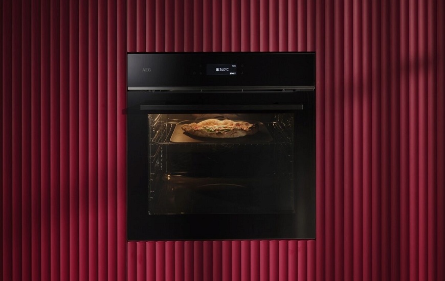 Nová rúra AEG PizzaExpert: Pizza ako z Neapola už za 2,5 minúty Rúra AEG PizzaExpert.