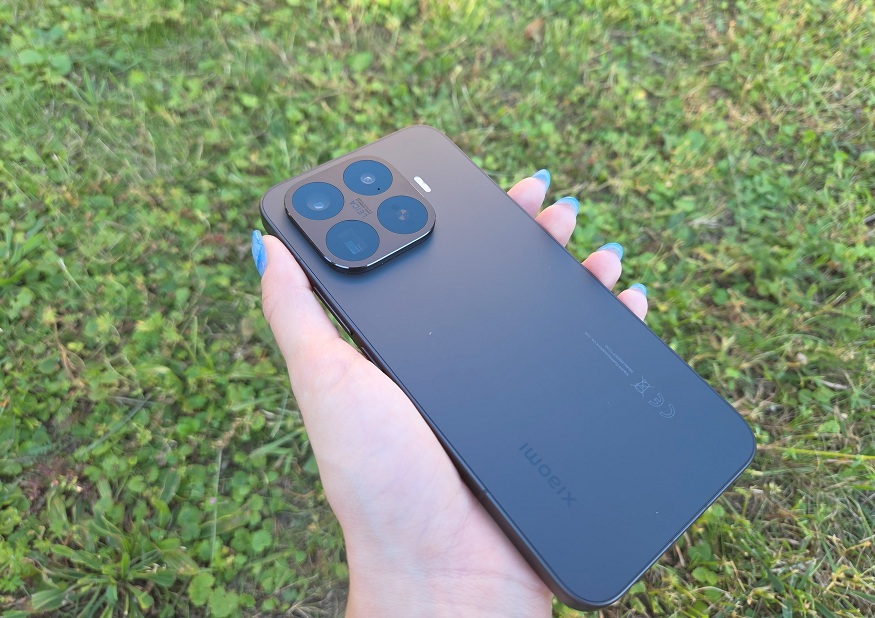  Detail na chrbát Xiaomi 17T Pro.