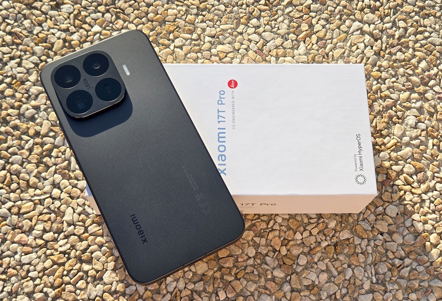  Mobilný telefón Xiaomi 17T Pro na krabičke.