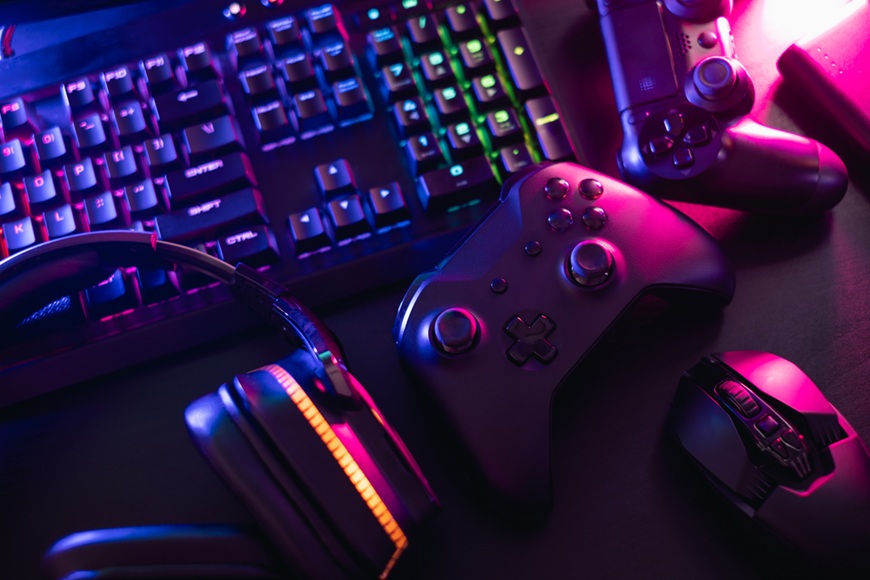 Slúchadlá ako vaša osobná audio bublina: Ako si vybrať tie správne do mesta, práce aj na cestovanie herny headset, myš, klávesnica a joystick