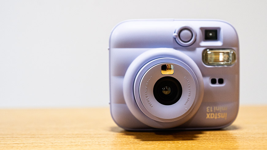 fialový instax Mini 13 spredu