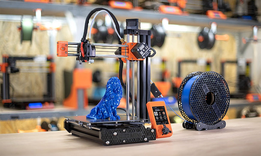 Ako vybrať 3D tlačiareň? 3D tlačiareň tlačí modrého leva