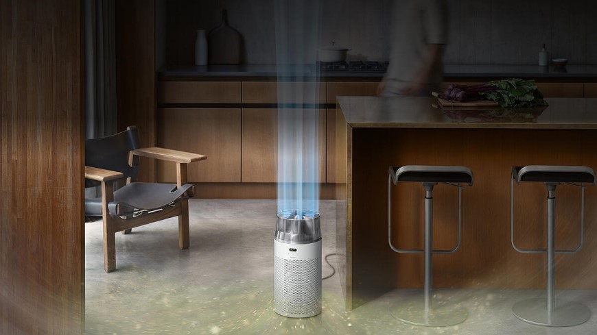 Dyson HushJet Compact: Nová čistička vzduchu s mimoriadne tichou prevádzkou Čistička vzduchu Dyson HushJet Compact uprostred kuchyne