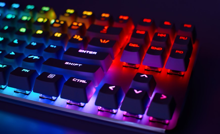 detail podsvieitenej klávesnice RGB