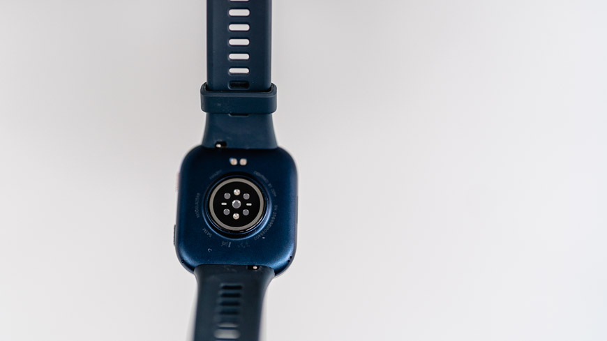 Recenzia: Inteligentné hodinky Amazfit Bip Max ponúknu maximálnu výbavu za minimálnu cenu pohled na hodinky Amazfit Bip Max zezadu