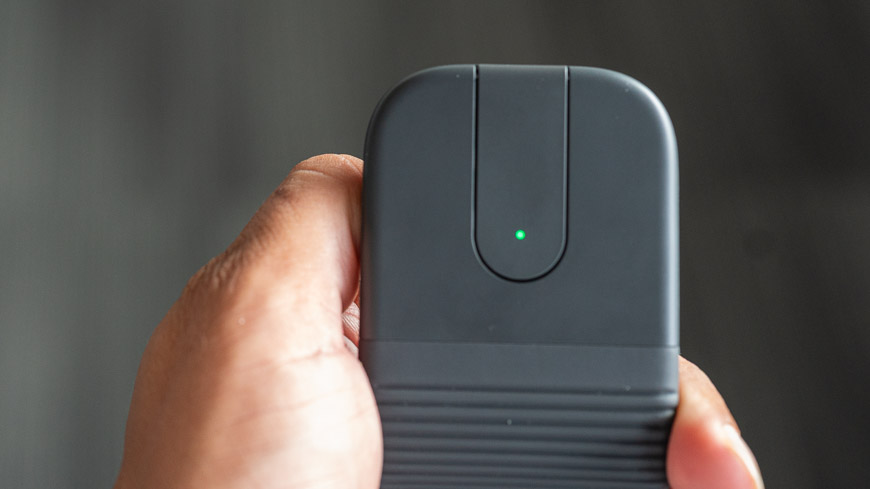 Recenzia: Logitech Mobi Fold – Myš, ktorú zložíte a schováte do vrecka detail dotykovej plochy myši Logitech Mobi Fold
