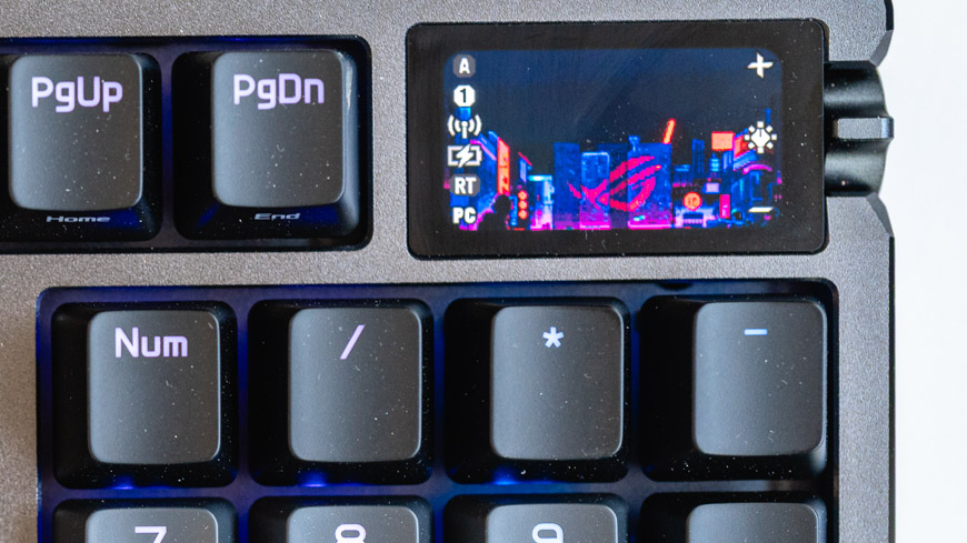 Detail LED panelu hernej klávesnice ROG Azoth 96 HE