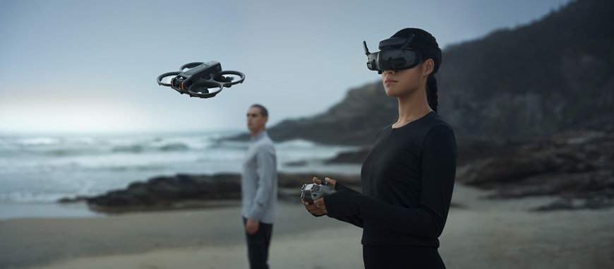 Aký DJI dron vybrať? Porovnanie modelov pre začiatočníkov, cestovanie aj profesionálnu tvorbu žena používa dron dji avata 2