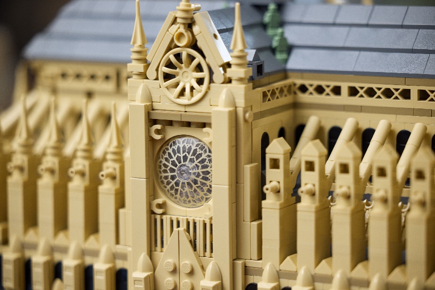 Detail stavebnice LEGO® Architecture 21061 Notre-Dame v Paríži