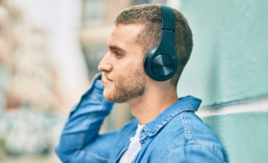Ako vybrať slúchadlá Bluetooth slúchadlá cez hlavu.