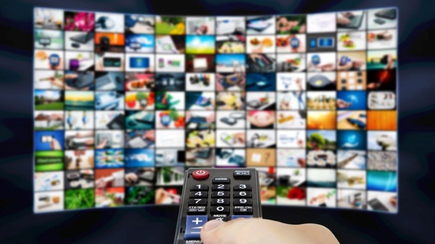 Ovládač smeruje k televízoru zobrazujúcemu malé formáty televízorov.